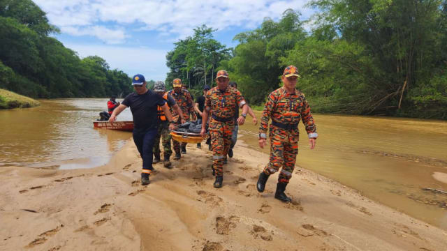 马国十人河边野餐遇山洪 导致九人罹难