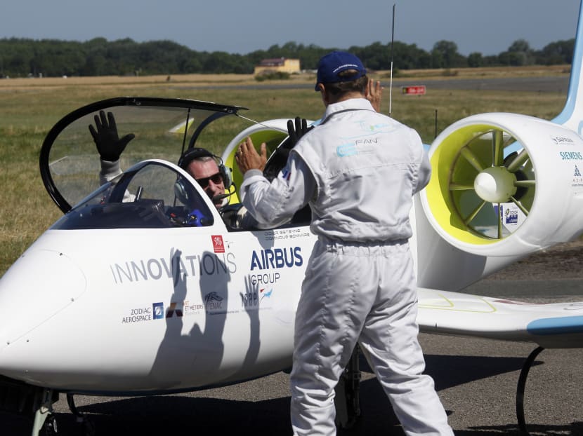First electric planes fly over English Channel