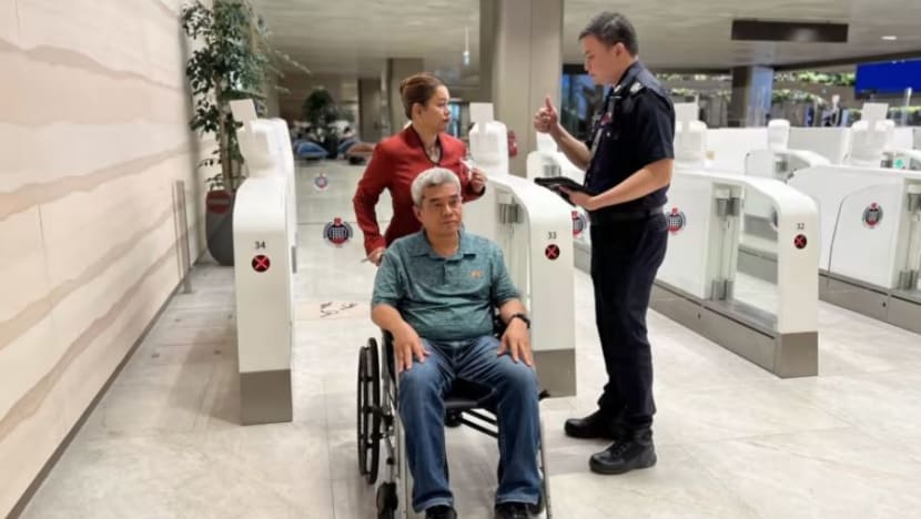 Laluan pelepasan automasi imigresen bagi golongan berkerusi roda, keluarga di Changi