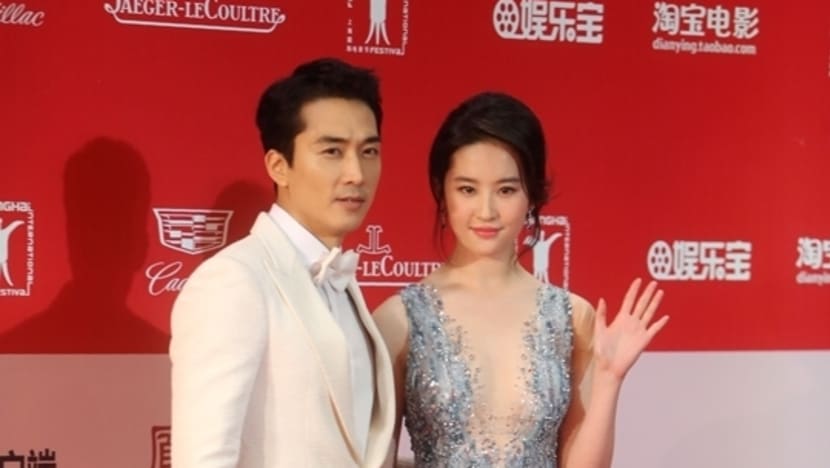 Song Seung Heon′s Side Confirms He′s Dating Chinese Actress Liu Yifei
