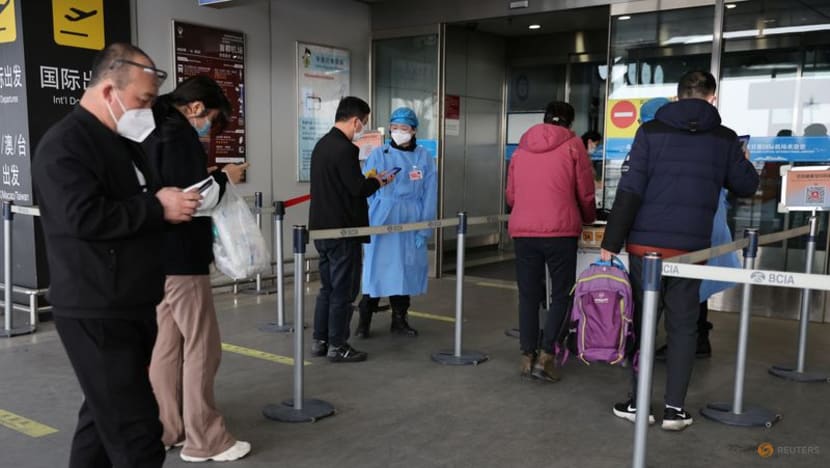 China shortens COVID-19 quarantine times, eases flight curbs China shortens COVID-19 quarantine times, eases flight curbs