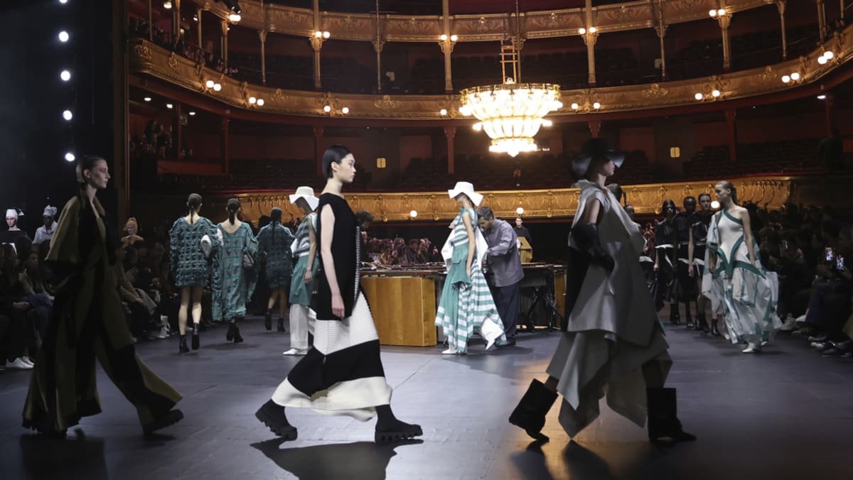 Loewe, Issey Miyake and art wow Paris Fashion Week with contrasts and sculptural forms