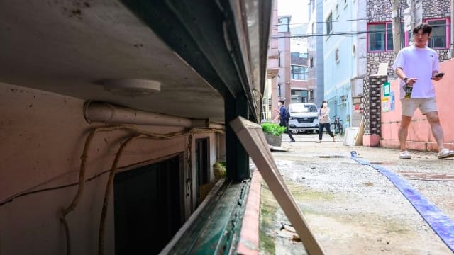 韩国首尔连日暴雨  一家三口溺毙地下公寓