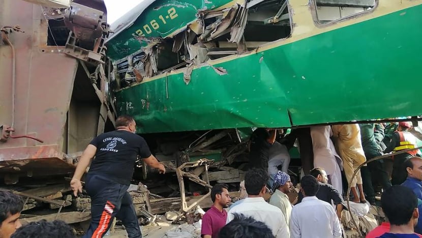 Pakistan train crash kills at least 11 people, injures dozens Pakistan train crash kills at least 11 people, injures dozens