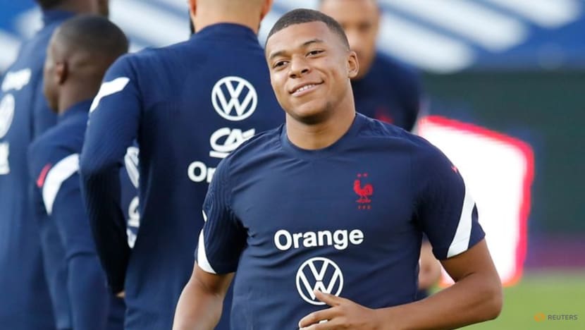 Football: Mbappe stays with PSG as Ronaldo completes United switch Football: Mbappe stays with PSG as Ronaldo completes United switch
