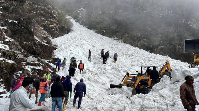 印度锡金发生雪崩 至少七名旅客身亡