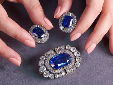 Smuggled Romanov royal jewels net nearly US$900,000 at Sotheby's auction