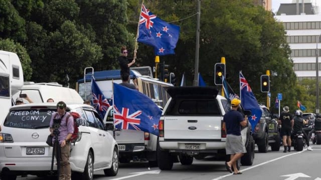 新西兰人示威抗议强制接种政策和防疫限制措施