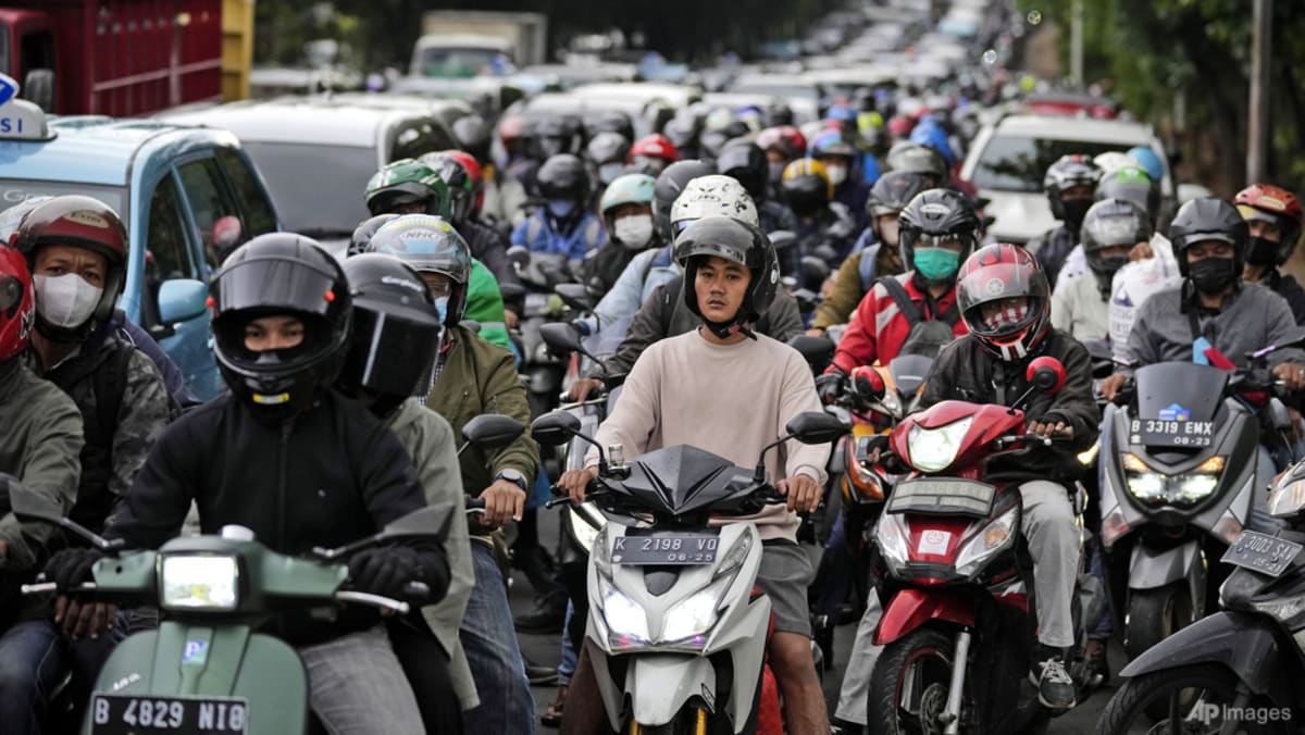 ‘Tidak ada yang bisa kami lakukan’: Usaha kecil di Indonesia bersiap menghadapi dampak kenaikan harga bahan bakar