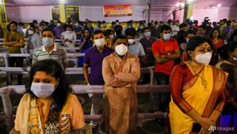 Bangladesh shuts down offices, transport amid COVID-19 surge Bangladesh shuts down offices, transport amid COVID-19 surge
