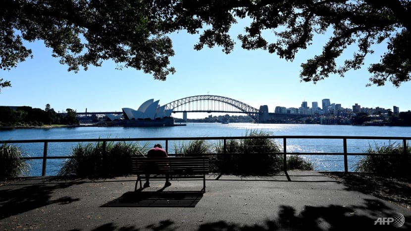 Sydney swelters through autumn heatwave, bushfire threat looms