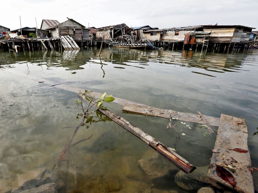 In this picture taken July 10, 2014 is a collapsed walkway floats in the water next to Penagi, an ethnic Chinese village built on stilts, on Natuna Besar, one of the islands that Japanese investors have expressed interest in. Photo: Reuters