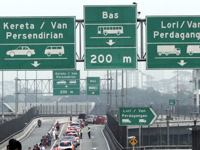 Cars entering the Johor custom checkpoint in 2014. TODAY file photo