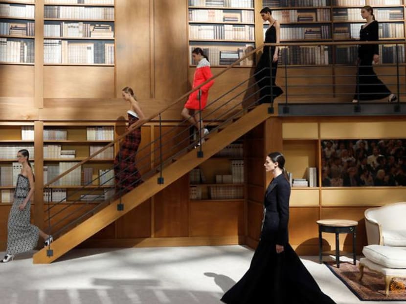 Karl Lagerfeld's successor showcases new Chanel collection Karl Lagerfeld's successor showcases new Chanel collection