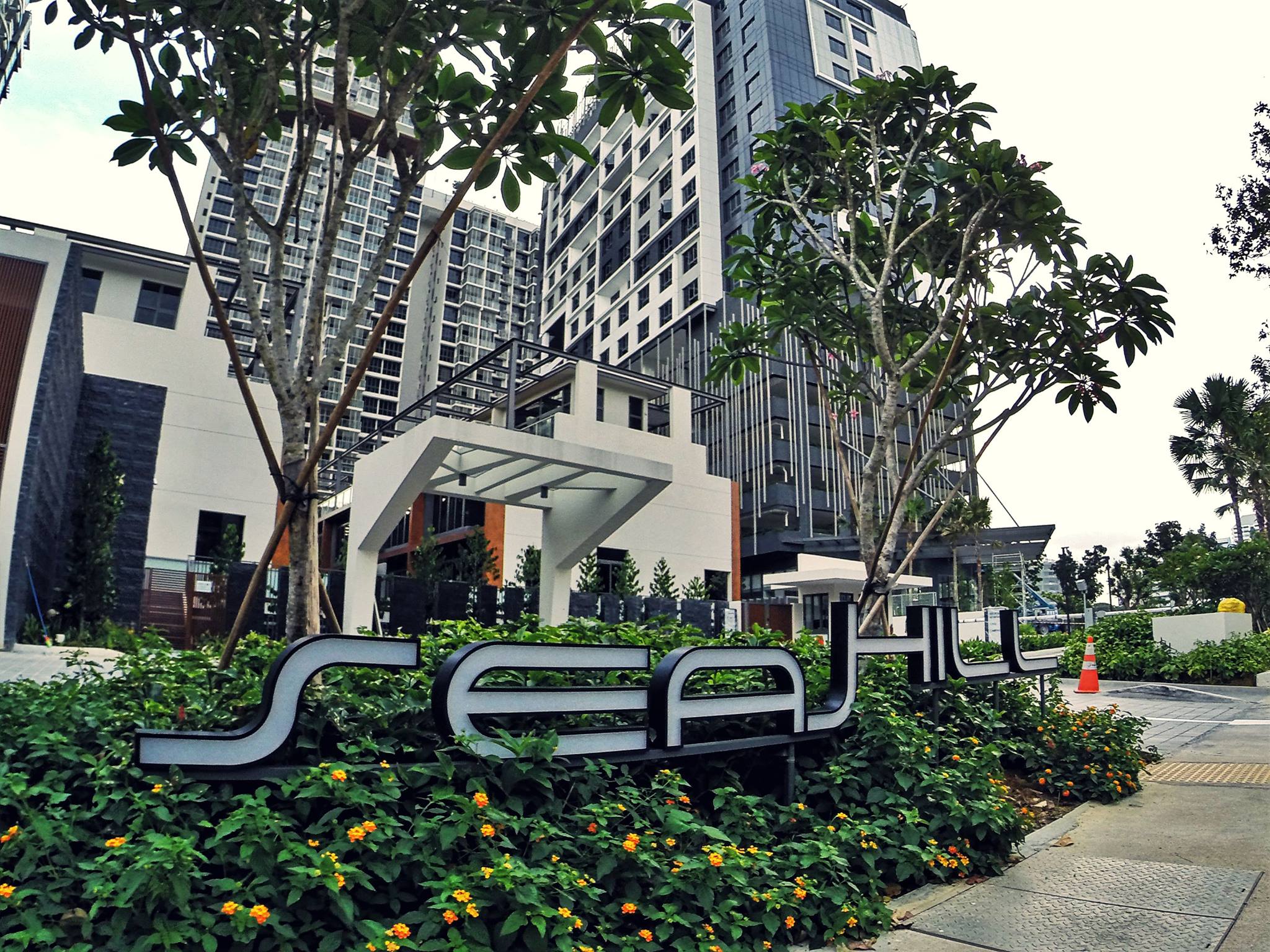 Ex-condo security guard charged with extortion bid over TraceTogether app, impersonating police officer Ex-condo security guard charged with extortion bid over TraceTogether app, impersonating police officer