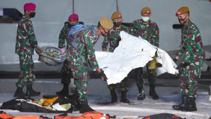 Indonesia divers resume sea search for crashed Sriwijaya Air's second black box