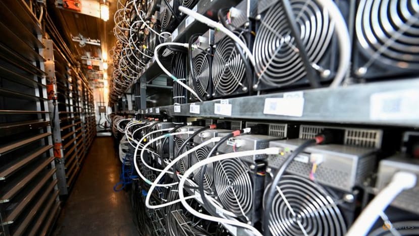 Stablecoin Terra's broken dollar peg hits wider crypto markets Stablecoin Terra's broken dollar peg hits wider crypto markets