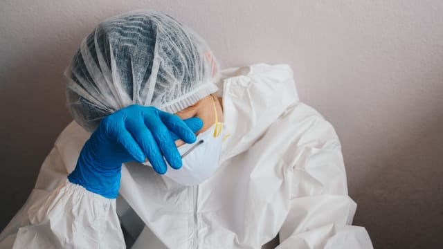护士担心病人跌倒 出手相扶反挨拳头