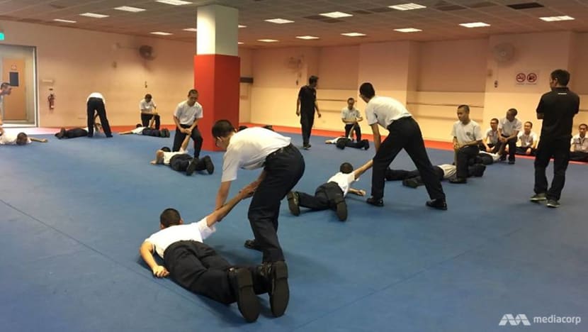 Shooting Tasers and martial arts techniques: How the police make arrests Shooting Tasers and martial arts techniques: How the police make arrests
