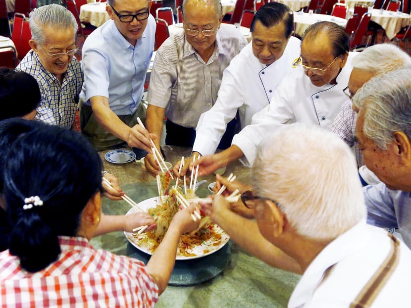 A plate of yusheng containing abalone slices, instead of raw fish, being tossed at Red Star restaurant in Chin Swee Road. Photo: Raj Nadarajan/TODAY A plate of yusheng containing abalone slices, instead of raw fish, being tossed at Red Star restaurant in Chin Swee Road. Photo: Raj Nadarajan/TODAY
