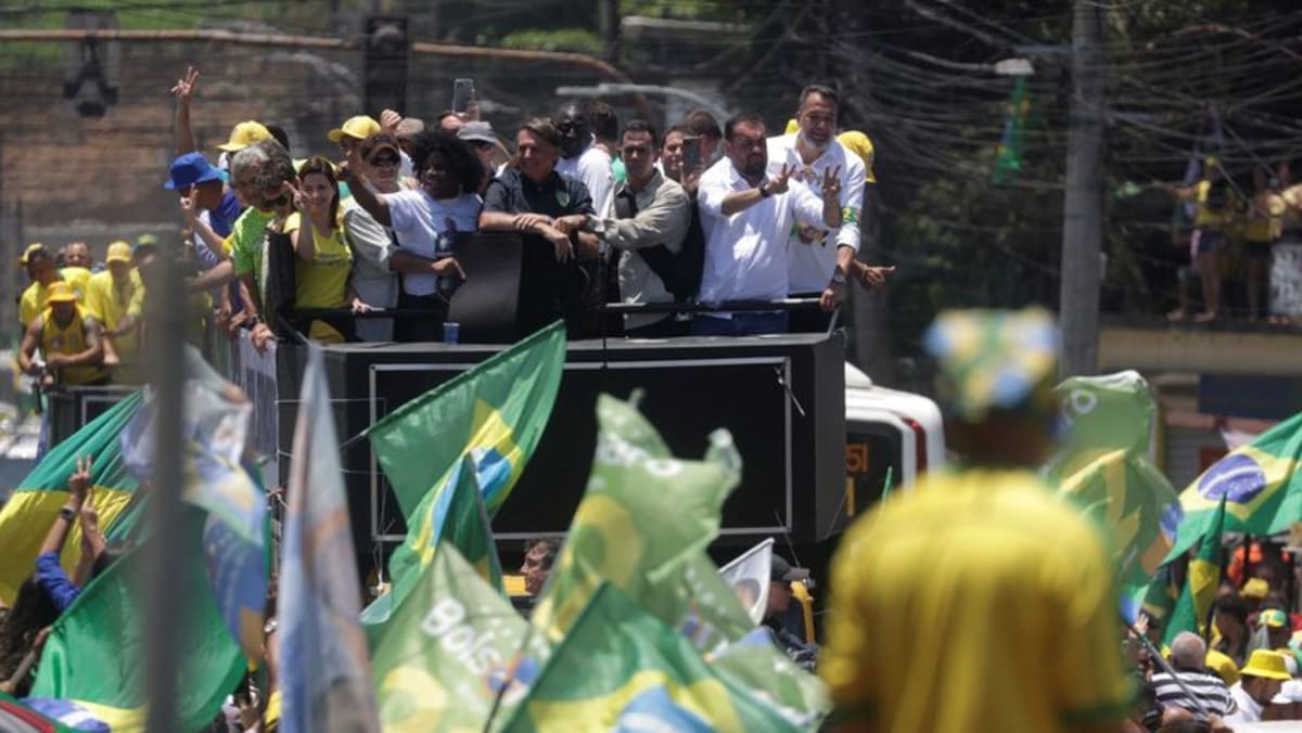 Bolsonaro dari Brasil akan mengajukan banding ke pengadilan tertinggi sebelum pemilu hari Minggu
