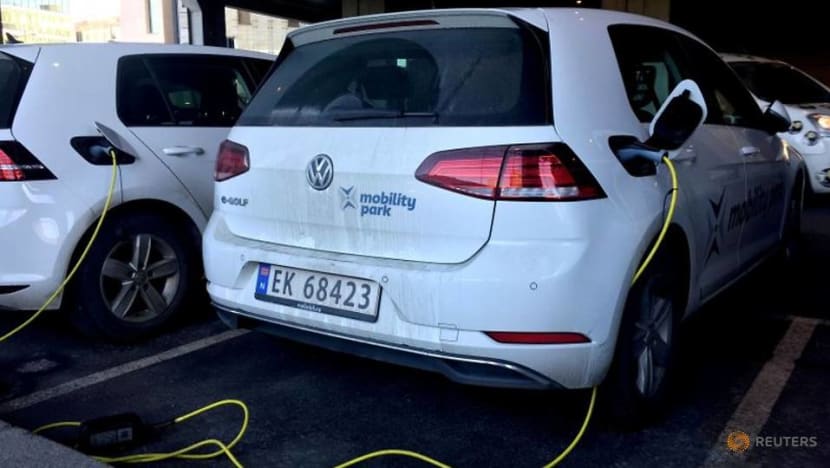 Battery costs fall, make electric vehicles cheaper: BMI Battery costs fall, make electric vehicles cheaper: BMI
