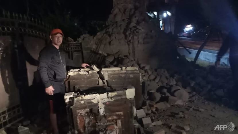 Three dead, IMF summit shaken as strong quake hits Indonesia's Java, Bali Three dead, IMF summit shaken as strong quake hits Indonesia's Java, Bali