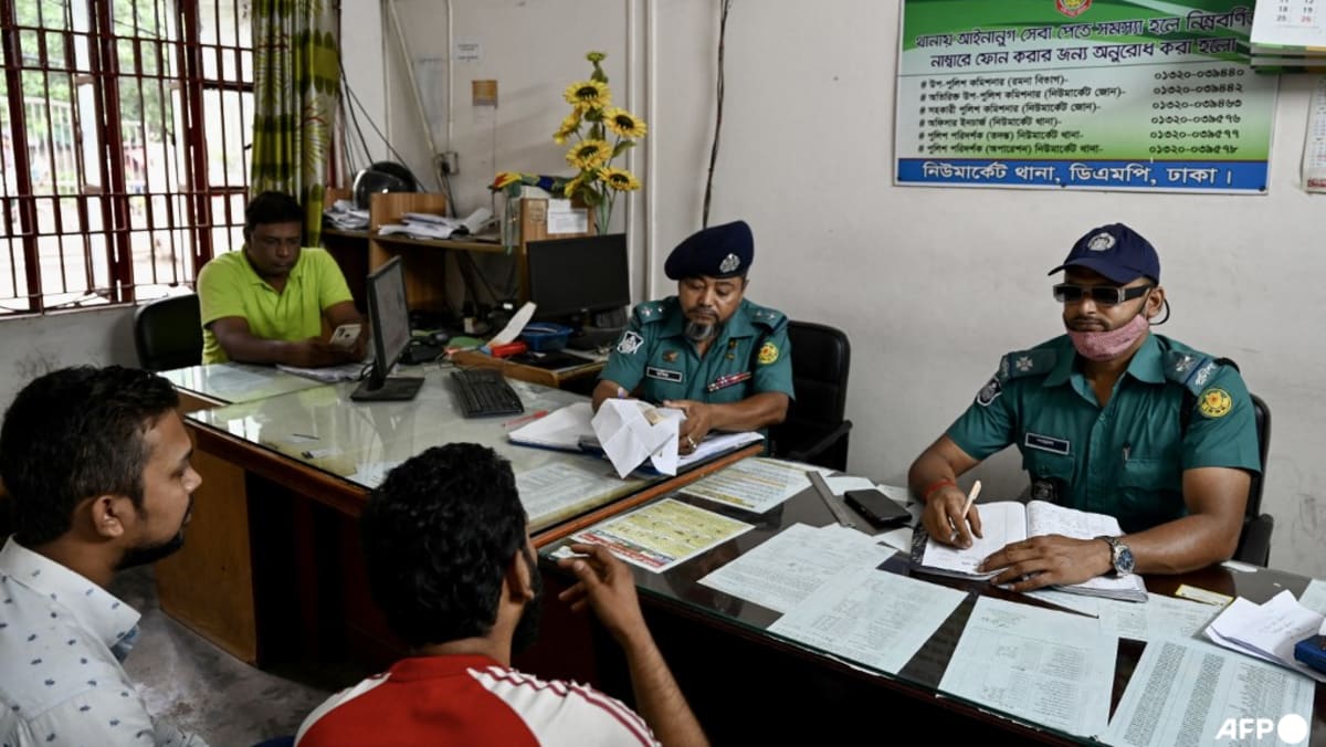 Bangladesh detains journalists linked to toppled regime Bangladesh detains journalists linked to toppled regime