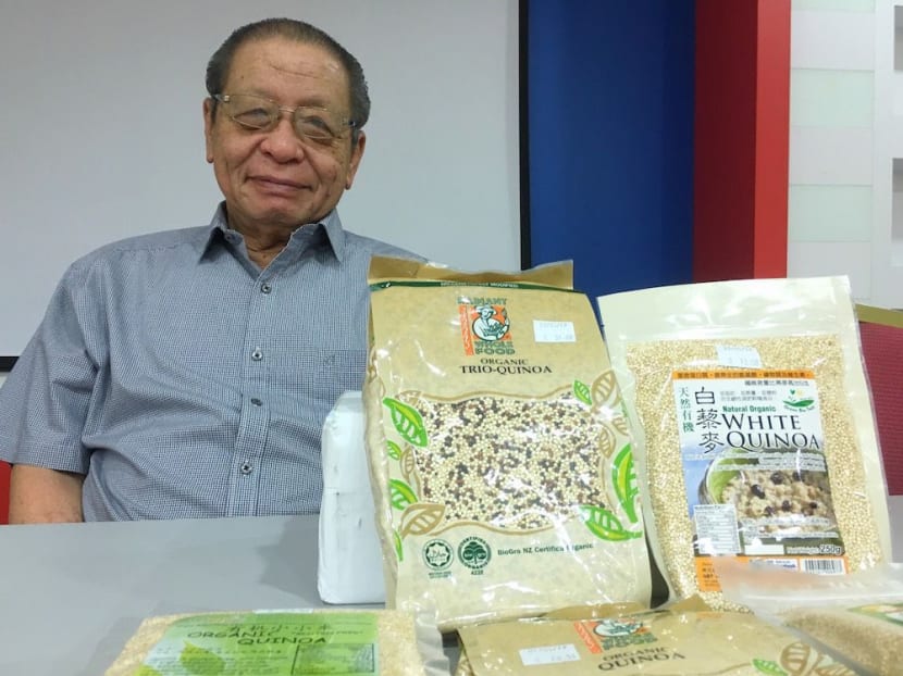 Opposition DAP parliamentary leader Lim Kit Siang with several bags of quinoa.  Malaysian Prime Minister Najib Razak’s comment that quinoa was his substitute for rice has drawn criticisms from the opposition who charged that he was out of touch with the masses. Photo: The Malaysian Insight