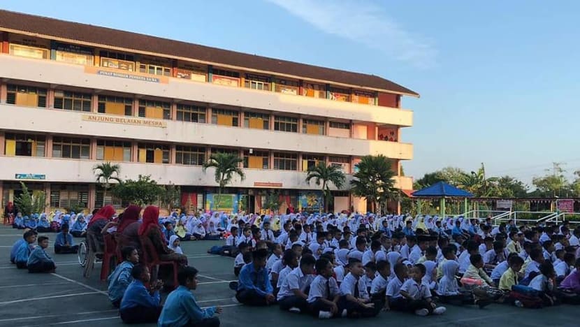 33 students in Pasir Gudang experience nausea, vomiting 33 students in Pasir Gudang experience nausea, vomiting