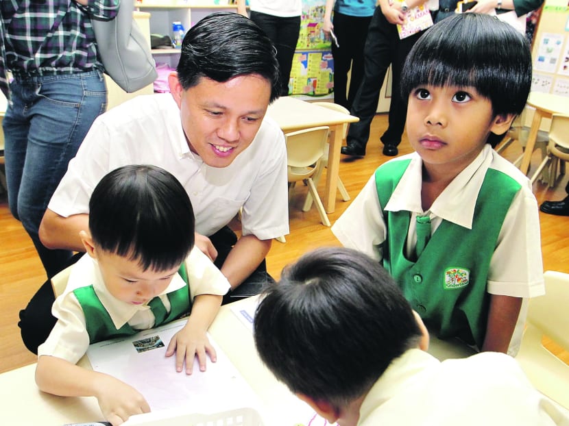 Acting Minister for Social and Family Development Chan Chun Sing visiting the KLC School of Education yesterday. 
Photo: OOI BOON KEONG.