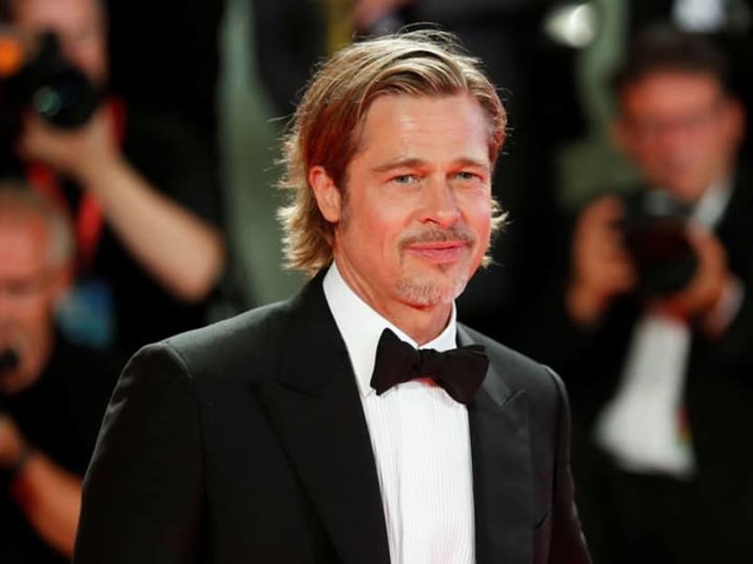 Brad Pitt calls an astronaut in space to ask if he's better than George Clooney Brad Pitt calls an astronaut in space to ask if he's better than George Clooney