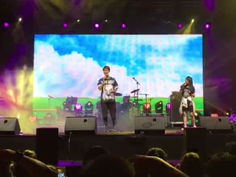 TV host Lee Teng sings live at Sundown Festival
