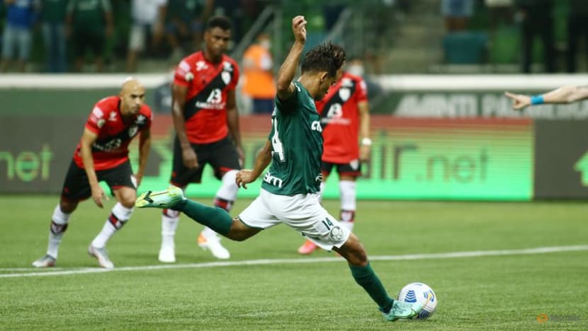 Palmeiras win to keep faint league title hopes alive Palmeiras win to keep faint league title hopes alive