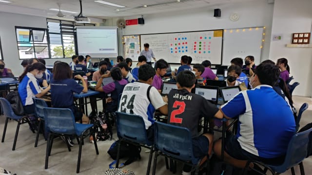 全面科目编班计划 教师：提高成绩较弱学生自信心