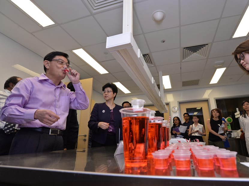 Finance Minister Heng Swee Keat sampling a cordial made with a non-nutritive sweetener at the Clinical Nutrition Research Centre. Photo: Robin Choo/TODAY