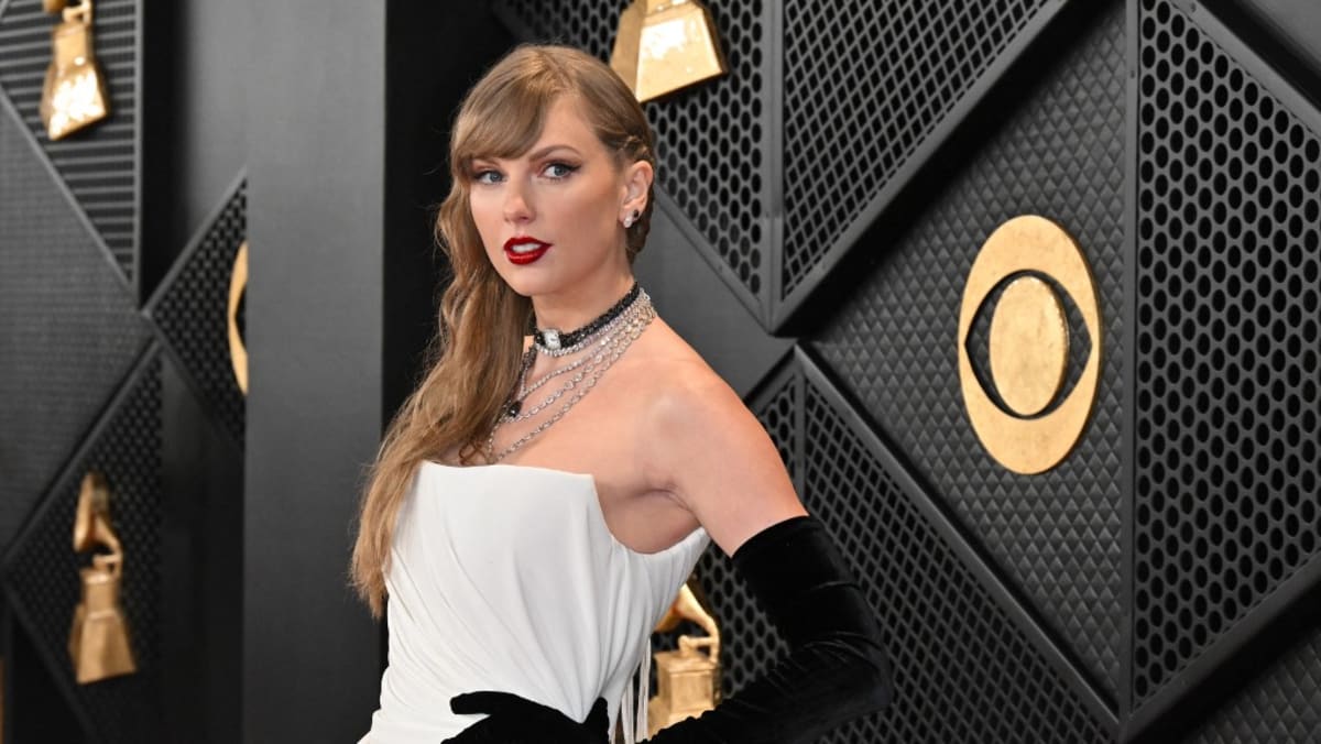 Grammys 2024 : la montre tour de cou de Taylor Swift et d’autres looks de bijoux remarquables