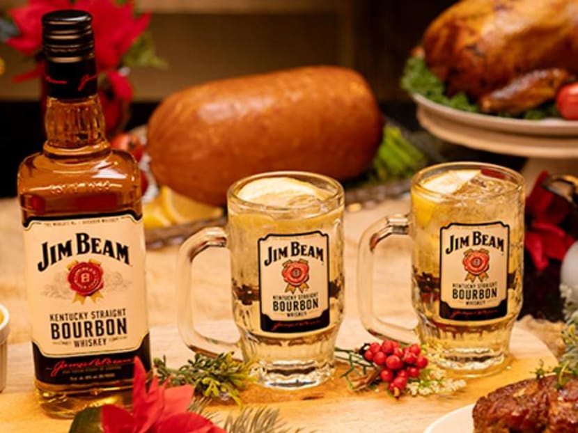 Brighten your festive celebration at home with a sparkling, easy-to-make Jim Beam highball Brighten your festive celebration at home with a sparkling, easy-to-make Jim Beam highball