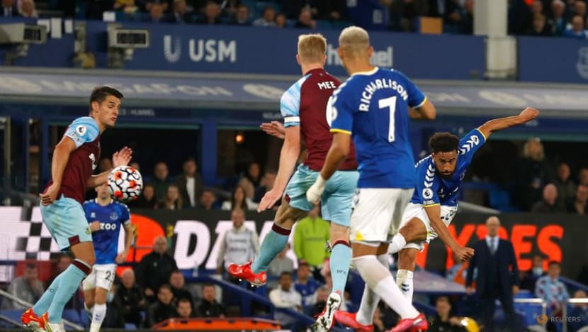 Football:
Everton hit back in style to beat Burnley Football:
Everton hit back in style to beat Burnley