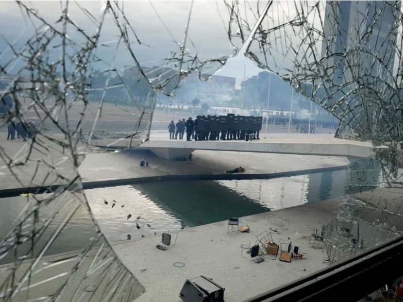 After hours of all-out chaos at the seat of power in Brasilia, security forces managed to reclaim the Congress building in the evening. After hours of all-out chaos at the seat of power in Brasilia, security forces managed to reclaim the Congress building in the evening.