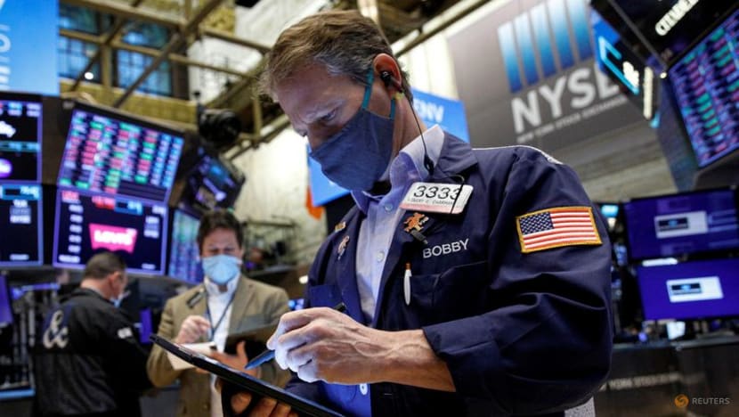 Stocks fall further as US yield climb unnerves investors