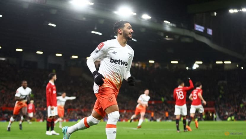 Man United fight back to win, Spurs and Southampton out Man United fight back to win, Spurs and Southampton out