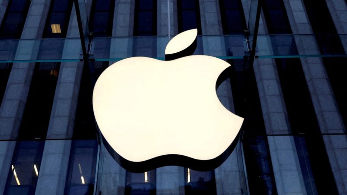 Apple bids to throw out $1 billion UK lawsuit over app store fees - Vimarsana News
