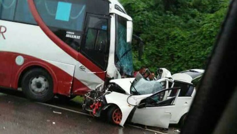 Lima sekeluarga maut dalam nahas bas ekspres, kereta di JB