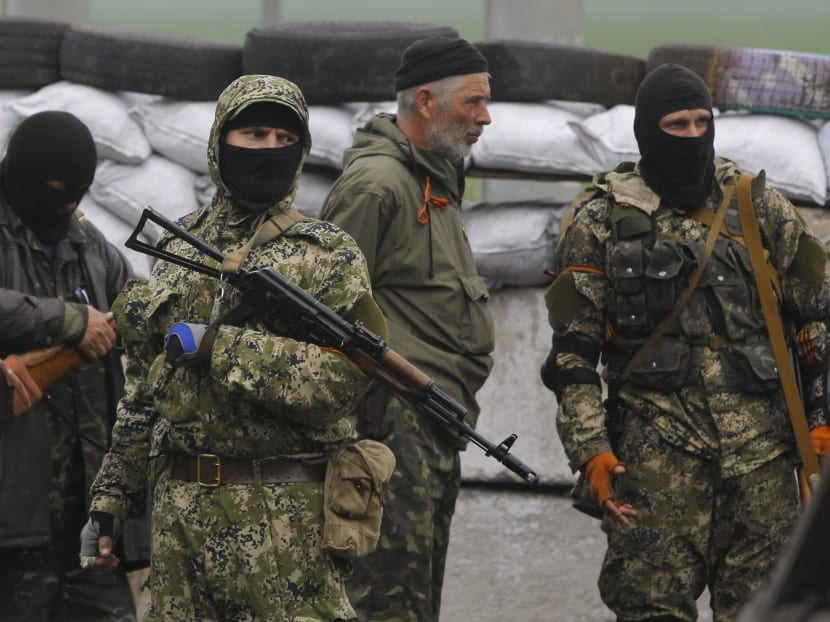 Pro Russian masked armed militants guard barricades near Slovyansk, eastern Ukraine, Wednesday, April 30, 2014. Photo: AP