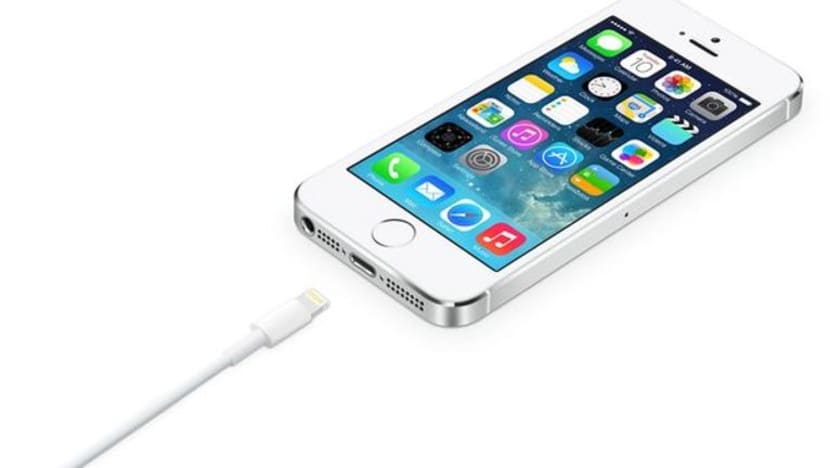 Remaja maut terkena kejutan elektrik gara-gara wayar pengecas iPhone rosak