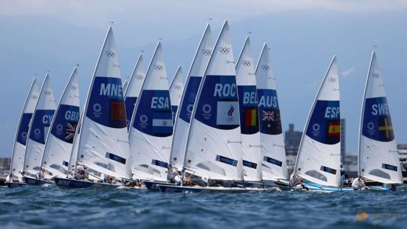 Olympics-Sailing-Organisers hope for winds to pick up as sailing start delayed