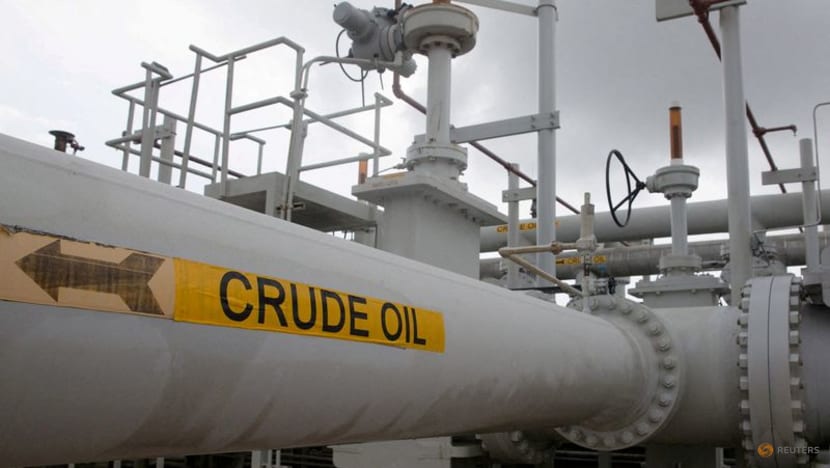 Oil drops on recession fears and China COVID-19 curbs