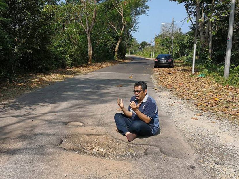 Malaysian Science, Technology and Innovation Deputy Minister Abu Bakar Mohamad Diah said he purposely sat in the middle of the road in a praying position because authorities had failed to fix the bad condition of the roads. Photo: Facebook/ Abu Bakar Mohamad Diah