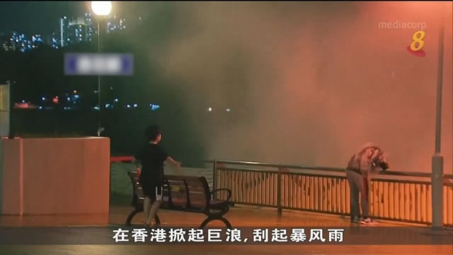 首个台风登陆中国大陆 货轮船身断开30人弃船逃生